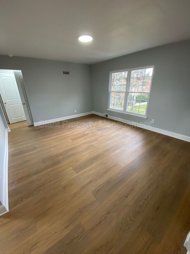 Building Photo - 1505 Franklin Park S