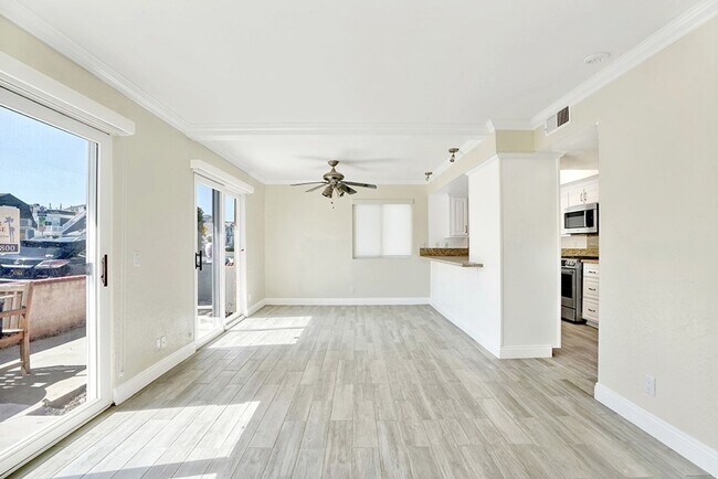 Building Photo - 618 W Balboa Blvd