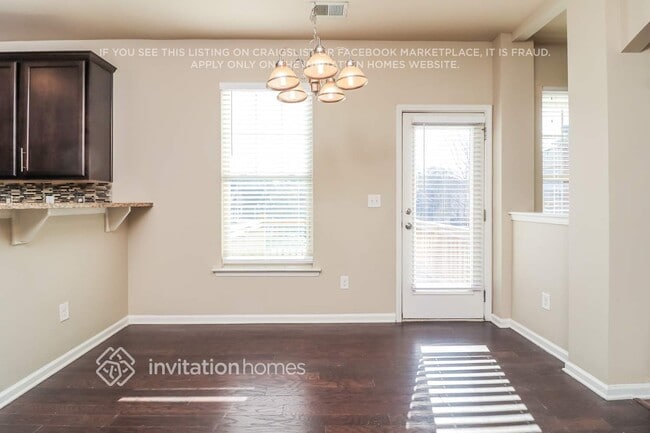 Building Photo - 1700 Summit Village Ln