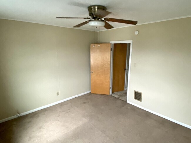 Building Photo - 611 Crown Ave