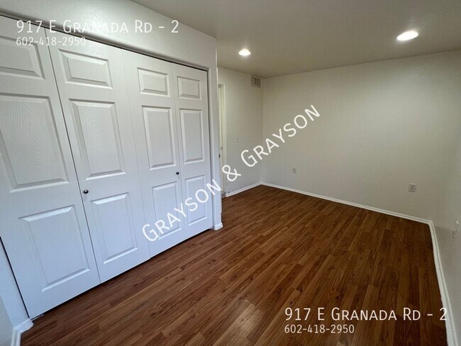 Building Photo - 917 E Granada Rd