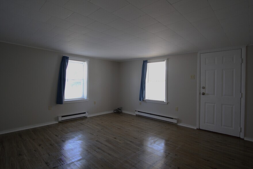 Living Room - 106 North St