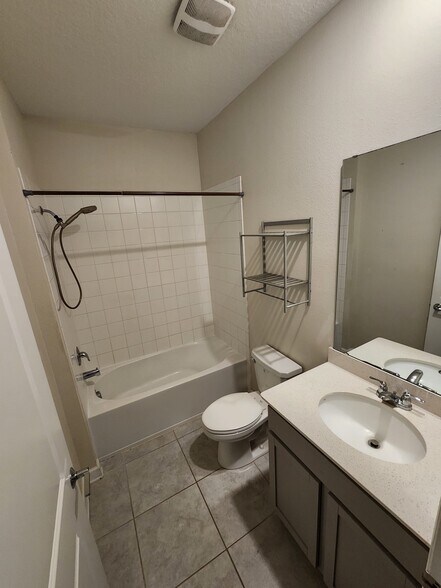 Building Photo - 741 Simone Ct