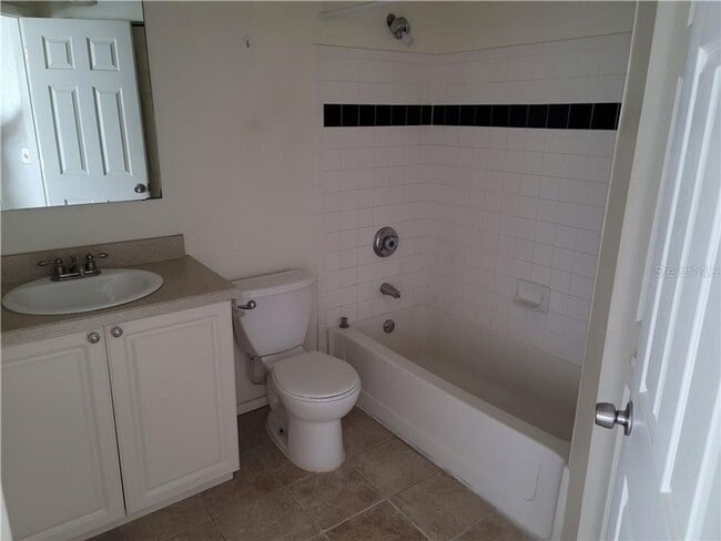 Building Photo - The Gables at Lakeside 2/2