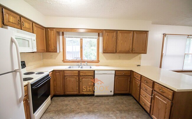 Building Photo - Move-in Special! Move in before the end of January and receive 50% OFF February’s rent! Large 3 B...