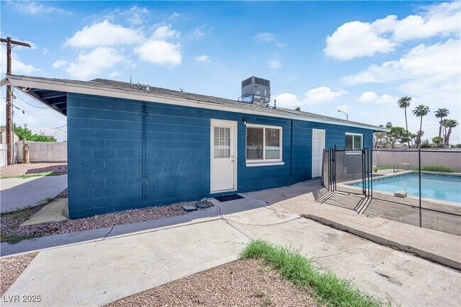 Building Photo - 842 Westminster Ave