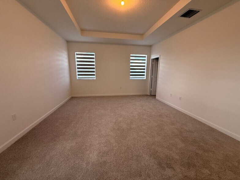 Building Photo - 2954 SE 23rd Ave