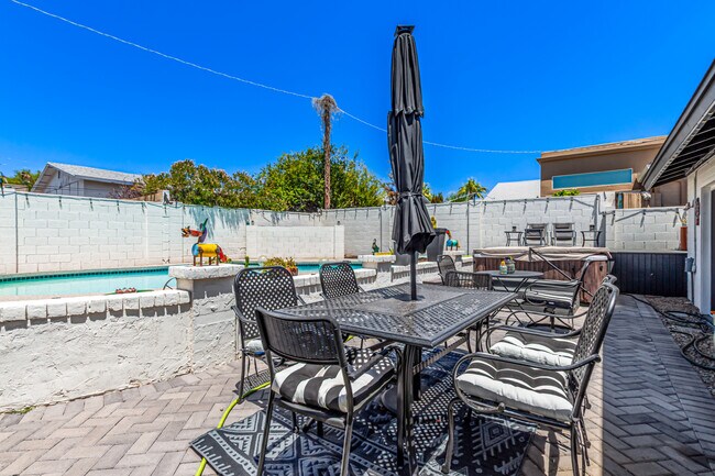 Building Photo - 1540 E El Camino Dr