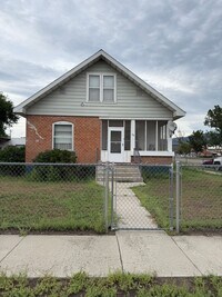 Building Photo - 101 2nd St