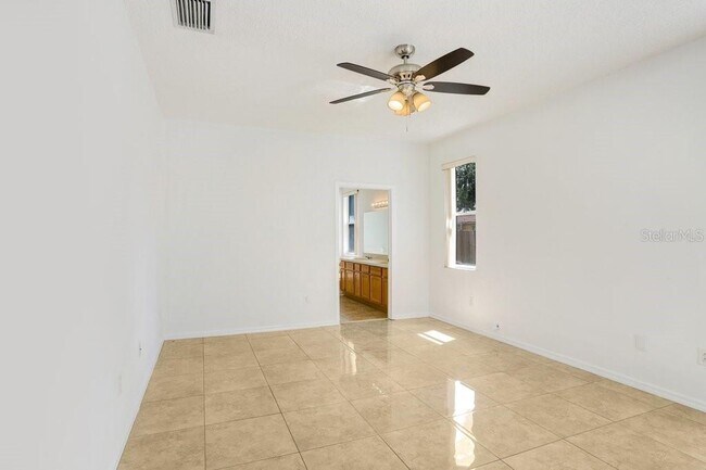 Building Photo - 930 Grand Canyon Dr