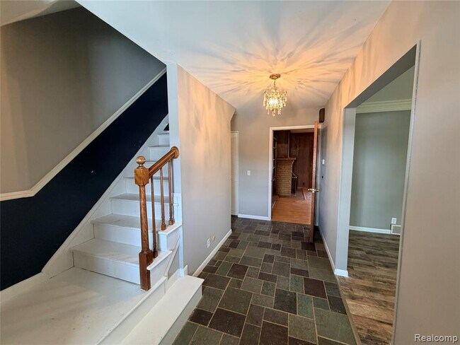 Building Photo - 1080 W Highland Rd