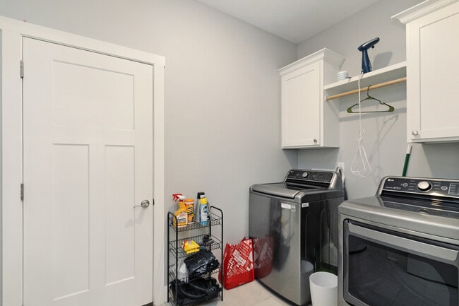 Building Photo - 915 Fairman Dr