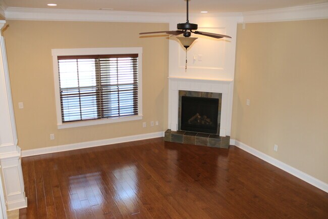 Building Photo - Executive Rental in Cypress Point S/D