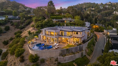 Building Photo - 2501 Zorada Dr