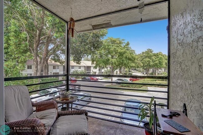 Building Photo - 703 Gardens Dr