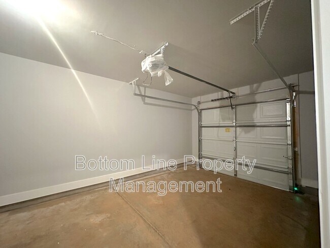 Building Photo - 2931 Burgess Dr