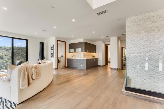 Building Photo - 12480 Viewcrest Rd