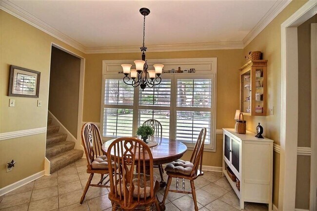 Building Photo - 2345 Linkenholt Dr