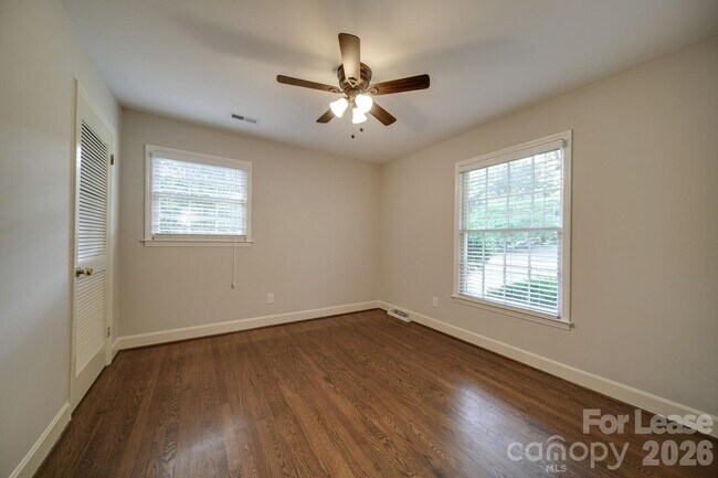Building Photo - 6700 Castlegate Dr