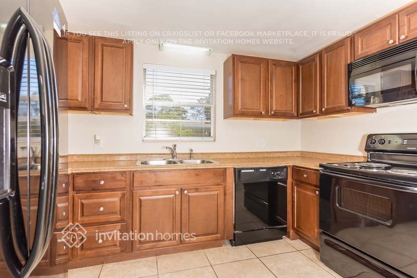 Building Photo - 4315 19th Ave W