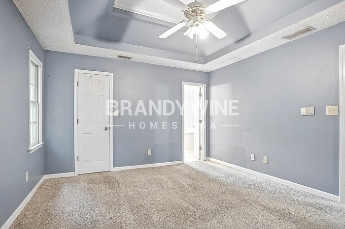 Building Photo - 205 Oak Shores Dr