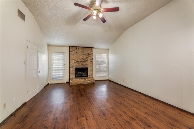 Building Photo - 8806 Piney Point Dr