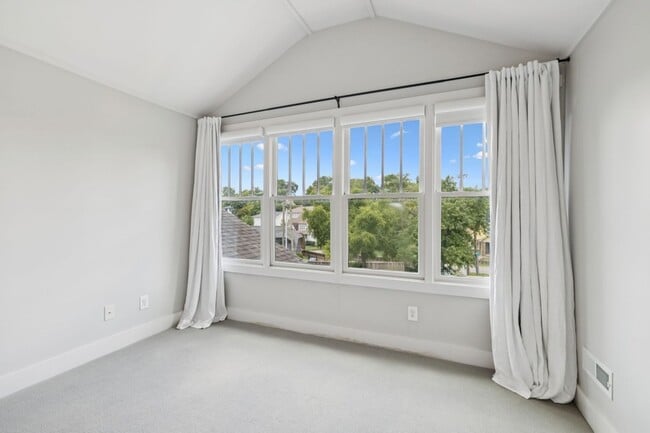 Building Photo - 2310 Vaulx Ln