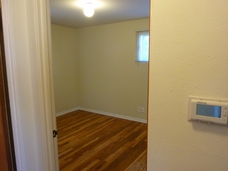 Building Photo - 1211 W Dalke Ave