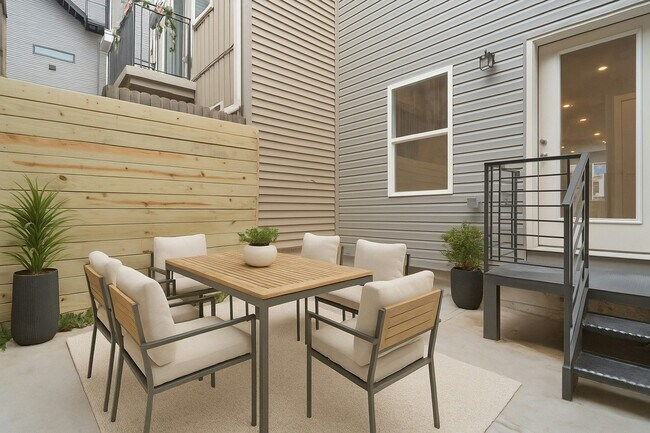 Building Photo - 1432 Ogden St