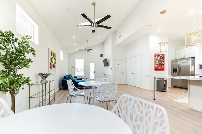 Building Photo - 4303 Chester St