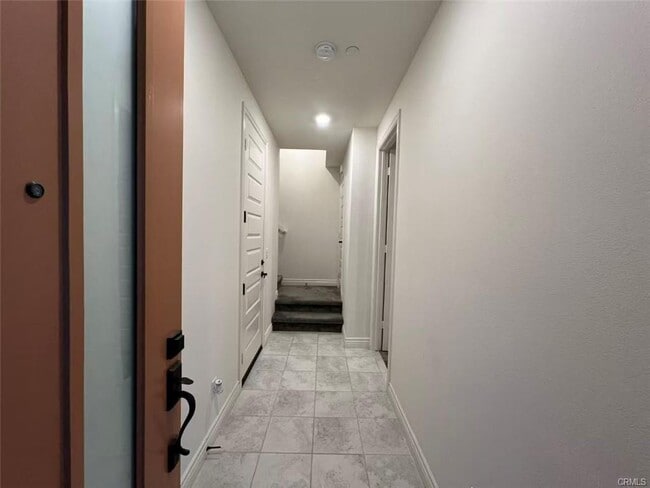 Building Photo - 186 Frame