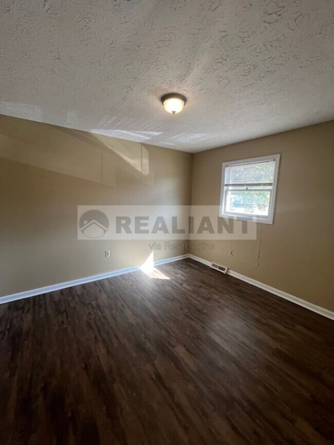 Building Photo - 1646 Foxhaven Dr