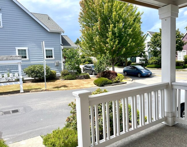 Building Photo - Desirable Downtown Poulsbo Place condo