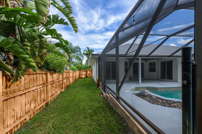 Building Photo - 3315 SE W Snow Rd