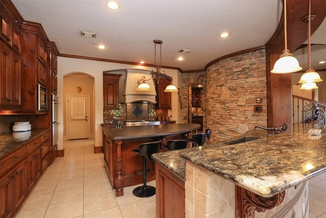 Building Photo - 22 Post Shadow Estate Dr