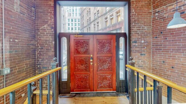 Building Photo - 19 Stanhope St