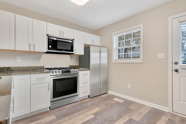 Building Photo - 2046 Samantha Dr