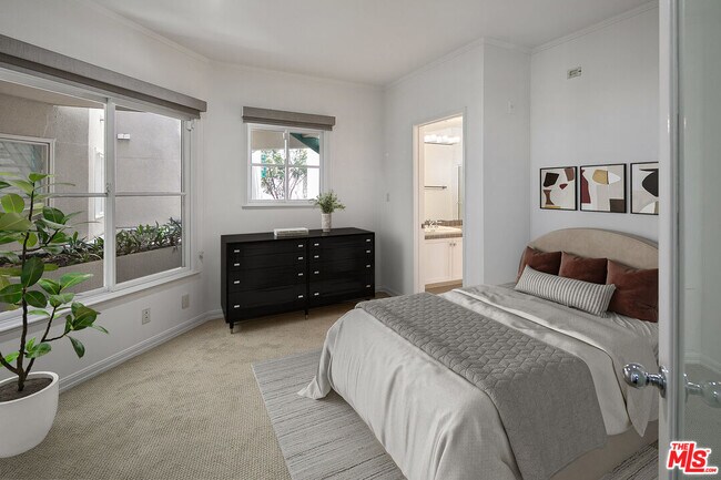 Building Photo - 2115 3rd St