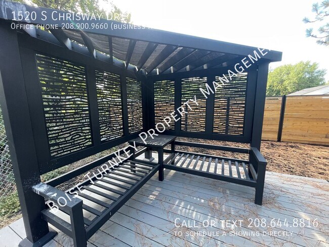 Building Photo - 1520 Chrisway Dr