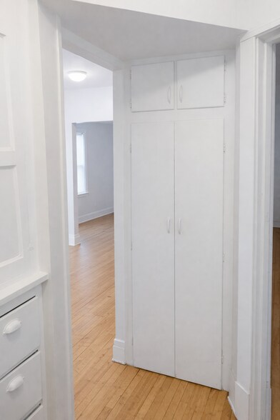 Building Photo - 810 University Ave SE