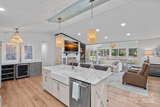 Building Photo - 18026 Whispering Oaks Dr