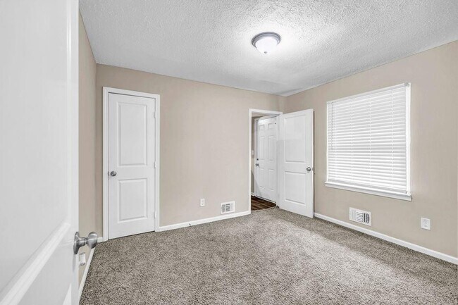 Building Photo - 245 Bromack Dr SE