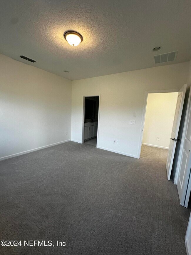 Building Photo - 545 Brandon Lks Dr
