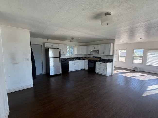 Building Photo - 3 Bedroom 2 Bath Manufactured Mobile home in Murrieta!