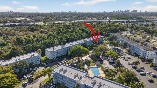 Building Photo - 107 Royal Pk Dr