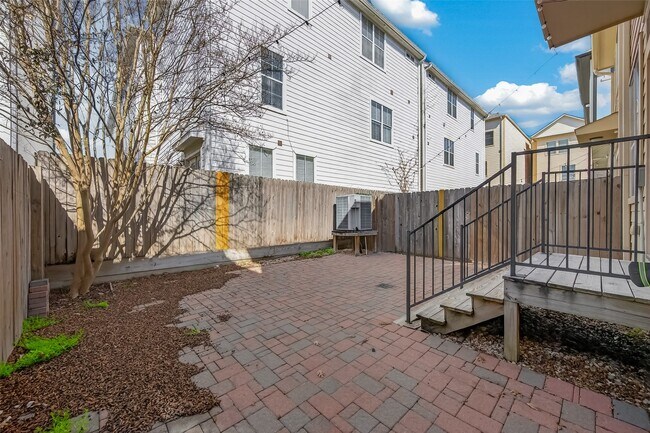 Building Photo - 5708 Petty St