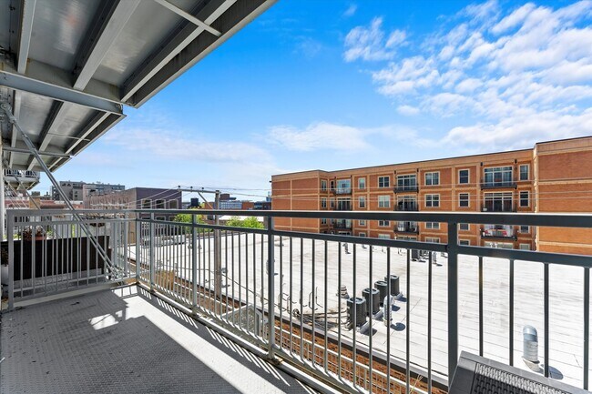 Building Photo - 1200 W Monroe St