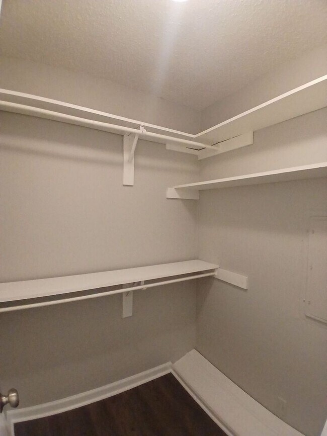 Building Photo - Charming 3BR/2BA in Riverdale | Modern LVP