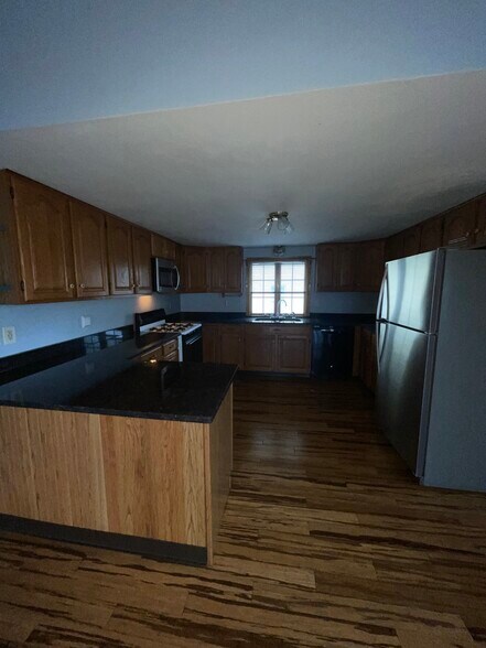 Building Photo - 132 Pitman St