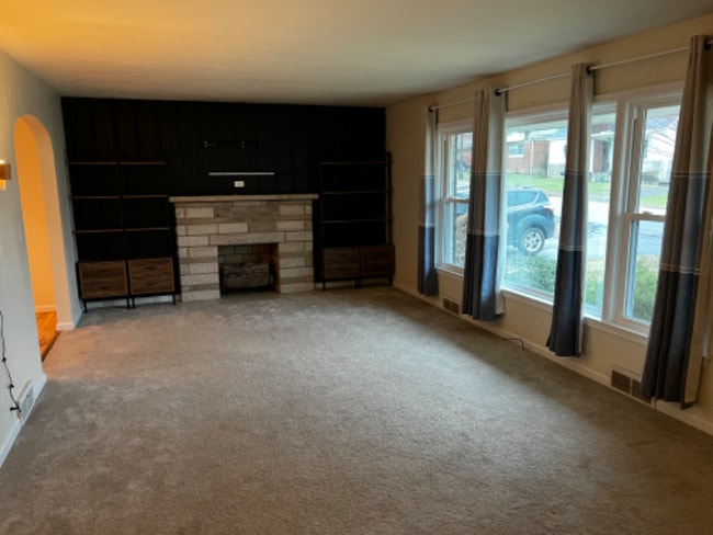 Building Photo - 207 Sunnyhill Dr